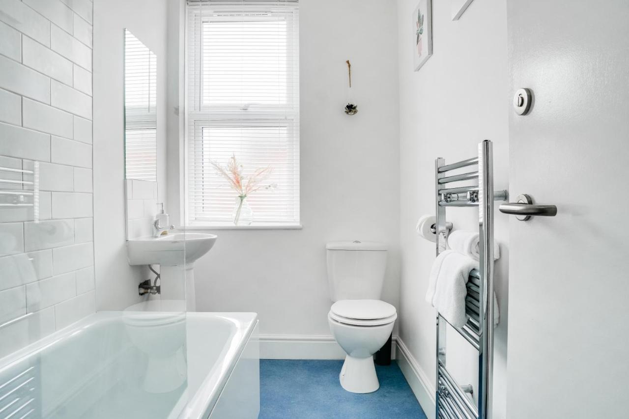 Spacious 4 Bedroom House Near Leeds Cc Beeston Hill Exteriér fotografie