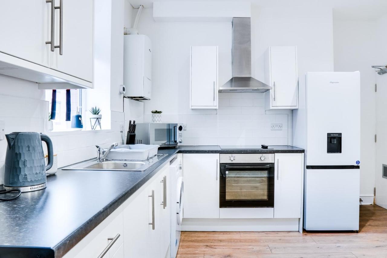 Spacious 4 Bedroom House Near Leeds Cc Beeston Hill Exteriér fotografie